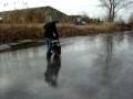 videos de Scooter With Spikes Tires On Ice - Scooter Met Spikes Banden op het ijs