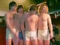 ¡IMPERDIBLE! ¡SUPER STREAP TEASE DE LOS CHICOS EN EL KARAOKE!