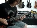 Edu Ardanuy com guita customizada pelo luthier Coruja
