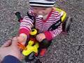 videos de Julie korjaa pyörää