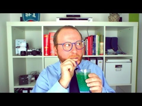 selber - Doktor Allwissend bereitet billigen Bubble-Tea zu. Total billig! Abwarten und Tapioka-Perlen trinken hier: http://twitter.com/echtallwissend und http://faceb...