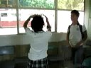 Se pelean adrián y sarahí, y después se mete karina contra adrián.