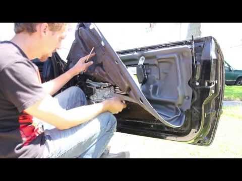 Replacing the window regulator (motor) on a BMW E36, 328is (Step 2 of 2)