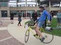 Unbelievable track stand, no handed, not clipped in