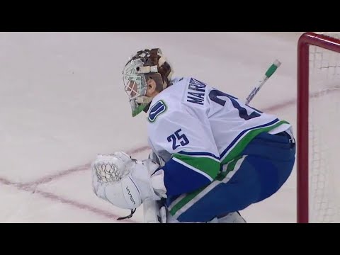 Video: Canucks' Markstrom with a flashy glove save on Rangers' Nash
