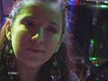 Güneş uyandırdı beni bu sabah
Hala karanlıktı
Hala soğuktu kalbim
Aynalar küsmüş bana yine, ellerim soğuk
Ağlıyorum gözümde kanlar
Duy sesimi, gör artık halimi dön bana
Hayal kurmak bedava demiştik hani
Hayallerim var şimdi
Bir gün güneş doğmayacak
Yıldızlar benim olacak
O zaman anlayacaksın değerimi
İş işten geçmiş olacak

Artık ne gözlerim, ne gülüşüm  ne ellerim
Ne de kalbim senin
Artık hepsi benim, yalnız benim, işte benim
Gerçek benim, işte benim, yalnız benim
Karşındaki benim, ağlayan benim
Özleyen benim, bekleyen benim