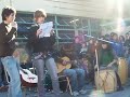 en la voz, elis y juli, el la guitarra nico y fato en bombo