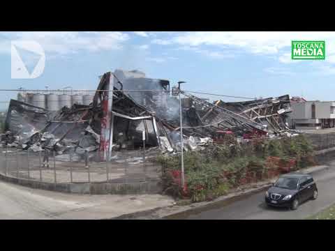 SERVIZIO - INCENDIO DISTRUGGE UN'AZIENDA A SAN BARTOLO A CINTOIA