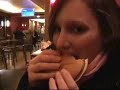 Kaddi und Clo bei McDonalds (nach Saw 3)
