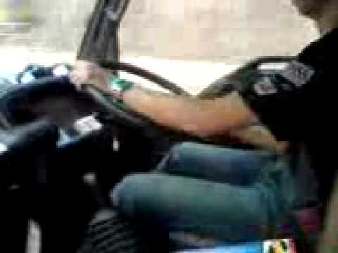 佢係一個車手