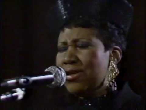 Aretha reprend un chant gospel en mémoire de son père et de Martin luther King