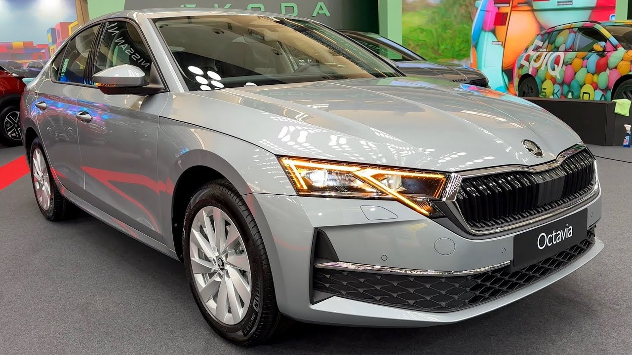 SKODA OCTAVIA Facelift 2026 - new SMOKEY DIAMOND SILVER metallic color, LED lights & INDICATORS