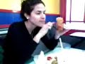 Catalu nos ense�a a comer....