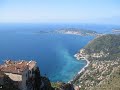 le midi de la france d�signe le sud de la france. cette zone aux contours vagues tend � co�ncider avec l'occitanie, dont les contours sont plus pr�cis. l' ��accent du midi�� est en fait l'accent occitan.
le midi d�signe aussi une des anciennes grande compagnies ferroviaires fran�aises, la compagnie des chemins de fer du midi.
on dit aussi que valence est ��la porte du midi��, car ...c'est � valence que le midi commence... (et valence est aux environs du 45e parall�le). 
�ze est une commune fran�aise, situ�e dans le d�partement des alpes-maritimes et la r�gion provence-alpes-c�te d'azur. ses habitants sont les �zasques. 

aujourd'hui peut etre

paroles : marcel sicard   musique : paul durand        (1946)

devant ma maison y a un pin terrible
dont la grosse branche pourrait bien tomber.
pour mon pauvre toit, quelle belle cible.
cette branche-l�, je vais la couper

aujourd'hui peut-�tre, ou alors demain.
ce sacr� soleil me donne la flemme
je la couperai... t� : apr�s-demain
et si je peux pas la couper moi-m�me
je demanderai � l'ami tonin
qui la coupera aussi bien lui-m�me.
ce n'est pas qu'on soit feignant par ici
mais il fait si chaud dans notre midi.

j'ai de beaux lapins, des lapins superbes
mais ils ont toujours envie de manger.
il faut tout le temps leur couper de l'herbe
et je devrais bien leur en ramasser

aujourd'hui peut-�tre, ou alors demain.
ces sacr�s lapins me donnent la flemme.
je la couperai... t� : apr�s-demain
et si je peux pas la couper moi-m�me,
h� b� je l�cherai tous mes beaux lapins
qui la couperont aussi bien eux-m�mes.
ce n'est pas qu'on soit feignant par ici
mais la terre est basse dans notre midi.

le soir de mes noces avec th�r�se
quand on s'est trouv� tout d�shabill�s
en sentant fr�mir son beau corps de braise
je me suis pens� : 