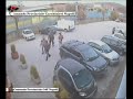 www.pupia.tv - Napoli - Immagini di due raid di camorra girate dalla videosorveglianza. Il primo a Giugliano, in una sala giochi, Hollywood Casino, dove entrarono col volto coperto da casco integrale e armati di mitragliette, sparando prima verso alcune auto nel parcheggio e poi contro le slot machine mentre i colpi sfioravano i clienti. Altro obiettivo, circa venti minuti più tardi, il bowling Big One di Pozzuoli dove appiccarono un incendio alle piste con del liquido infiammabile, senza preoccuparsi che allinterno di fosse una famiglia, con due bambine. Durante la fuga, esplosero colpi di fucile a pompa contro alcune auto nel parcheggio. (21.04.10)