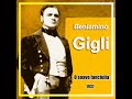 Beniamino Gigli (1891-1957)Maria Caniglia (1905-1979)Puccini - La bohemeRodolfoO soave fanciulla, o dolce visoDi mite circonfuso alba lunar,In te ravviso il sognoCh'io vorrei sempre sognar!Mimi(ah, tu sol comandi, amor!)Fremon nell'anima dolcezze estreme,Ecc nel baccio freme amor!(oh come dolci scendono le sueLusinghe al cor...tu sol comandi, amor!)No, per pieta! sei mia! v'aspettan gli amici...Gia mi mandi via? vorrei dir...ma non osso,Di. se venissi con voi? che? mimi!Sarebbe cosi dolce restar qui. c'e freddo fuori.vVi staro vicina! e al ritorno? curioso!Dammi il braccio, o mia piccina...Obbedisco, signor! che m'ami...di'...lo t'amo.Rodolfo e MimiAmor! amor! amor!----------------RodolfoOh! sweet little lady! oh, sweetest vision,With moonlight bathing your pretty face!The dream that I see in you is the dream I�ll always dream!Mimi(oh, you rule alone, love!)Deep in my soul trembles the deepest of passions, etc.Our kisses shudder with love!(how gently now his words of praise make their wayInto my heart...you rule alone, oh love!)No, I beg you! you�re mine now! your friends are still waiting.So soon must I leave you? I would like...i can�t say it...Speak! what if I went along? what? mimi!How sweet instead to stay behind here. it�s freezing outside.I�d be right beside you! what about later? who knows, sir?Take my arm, my dear young lady...as you say, my dear sir...Do you love me, say! I certainly do.Rodolfo and MimiLove! love! love!