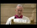 Cônegos cantam o ofício na Basílica de Santa Maria Maior