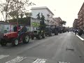 Crisi agricola: mezzi agricoli in strada contro la crisi