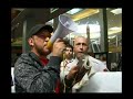 May day 08, Málaga. El primero de Mayo los precarios se rebelan. Este año también fuimos a por Vialia una antigua estación devorada por un centro comercial. Un espacio privatizado fuente de empleo precario, de incumplimiento de derechos de trabajadores, pero también de los usuarios, en cualquier momento alguien de seguridad te recuerda que parece un espacio público... pero no lo es.May day, no llego a fin de mes!