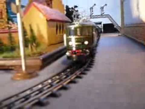e.hehr - Die hier gezeigte E-18 in Spurweite 0 von der Fa. Hehr ist ein Nachbau des Märklin Prototyps, der jedoch ohne Motor existiert. Hehr hat als Antrieb 2