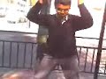 negro en moto xD