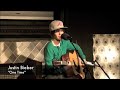 Justin Bieber cantando One Time acustico