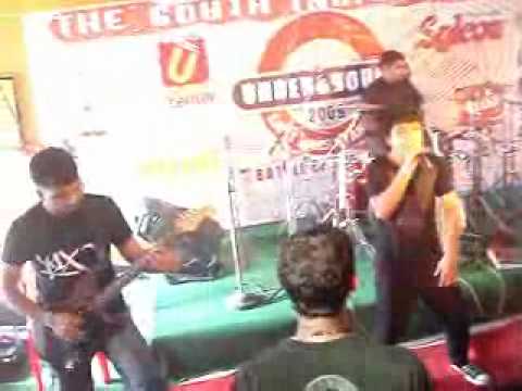 crimsonwood - closing peformances by Crimson Wood @ Battle of Bands on 12th September 09 , Captured on ma Cybershot cam, low video qulity sice i converted the original vid...