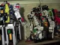 tite video de ma collec (environ 500 transformers et une 50aine de megazords/zords auxiliaires) cet aprèm.. on voit le peu de transformers/megazords qui ne sont pas dans les cartons (que l'on voit aussi lol)au sujet des cartons, tous les cartons marrons visibles (les très gros comme les moyens) au dessus de l'armoire sont plein de transformers/megazord, et y'en a un autre plus grand encore qu'on ne voit pas sur la video lol ^^