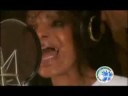 Clipe do Dia de Fazer a Diferança. No Brasil, desde 2006, o Instituto Ressoar vem sendo o responsável por instituir, promover e difundir esse evento. O Dia de Fazer a Diferença é um grande conjunto de ações ligadas ao Terceiro Setor que mobiliza o Brasil todo num único dia.Diversas atividades acontecem simultaneamente. Abrigos de crianças, idosos e a associações recebem reformas; alimentos são arrecadados por meio de shows e jogos de futebol beneficentes. Muitas árvores são plantadas em praças e parques.Além disso, acontecem ações solidárias múltliplas como, por exemplo, emissão de documentos, assessoria jurídica e exames médicos, em diversos locais da periferia da cidade.Todos os direitos de imagens são reservados a Rede Record