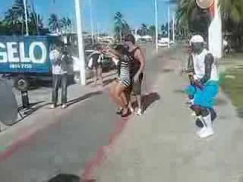 OS AFRICANOS CLIP BOCETA NO CHÃO