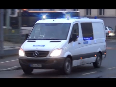 Rheinland Pfalz - Offiziele Fanseite: https://www.facebook.com/Feuerghini?ref=hl Zusehen sind Einsatzkräfte der Polizei Rheinland-Pfalz auf Einsatzfahrt am und um dem Hauptbah...