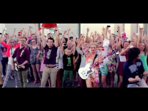 SHEPPARD - LET ME DOWN EASY [MV]