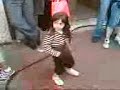 Ni�a bailando en La Veguilla Benavente 2007