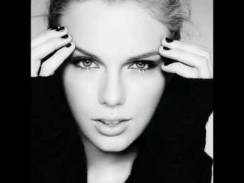 Taylor Swift VOGUE Photo Shoot 2008 taylor swift looks flawless =] plz rate && comment also no hate comments ok thanks =] song-material girl by:hilary duff