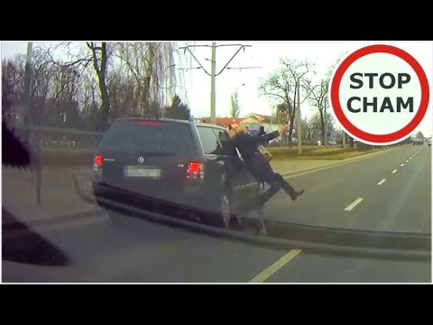 Potrącenie pieszej na trzypasmowej jezdni w Łodzi