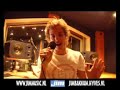 Jim Bakkum bij de studio