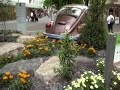 VW Käfer im Garten mit Knöllchen, Hagen - Fußgängerzone