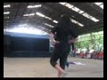Bruno Simonetti bailando como John Travolta