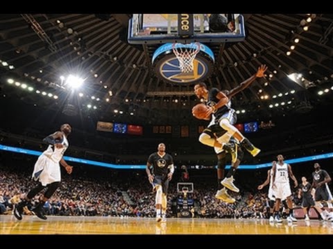 Video: Curry Converts the Difficult Reverse Layup