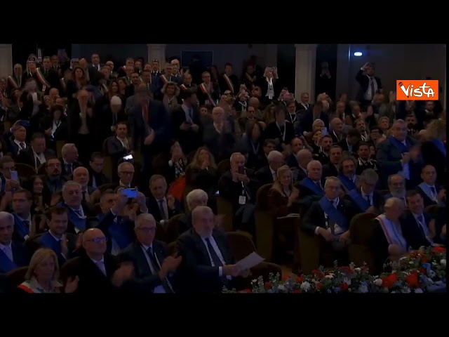 Standing ovation per Mattarella all'Assemblea Nazionale delle Province d’Italia a Lecce
