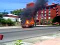Jeepeta Pathfinder cogiendo fuego, explota al los 6:15