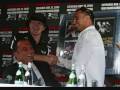 videos de Ricky Hatton farts at Press Conference with Paullie Malignaggi !