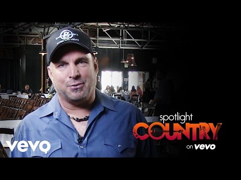 Garth Brooks' Record Deal Rumored to Be Worth $100 Million (Spotlight Country)