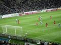 Belluschi remate de longe ao poste......