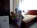 videos de Monkeys jumping on the bed