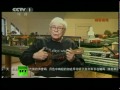 Warren Buffet on the ukelele singing "I've been working on the railroad", wishing Happy Chinese New Year http://t.co/LyI13Mks