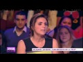 cyril hanouna prend � parti un jeune homme du public sur sa tenue vestimentaire : noeud papillon, chemise en jean, �charpe de jean pierre elkabbach, bracelet...