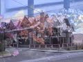 O vídeo, produzido em 2004, retrata a realidade vivida pela população da cidade de Campos do Jordão, interior de São Paulo. Como fio condutor, a lenda dos três pinheiros conduz a história da incansável busca por riquezas no alto da Serra da Mantiqueira. É um vídeo de desabafo e, ao mesmo tempo, de valorização da cultura local. Afinal, muitas pessoas conhecem apenas as belezas da cidade, mas fecham os olhos aos muitos problemas enfrentados pela população todos os dias. A famosa Suiça-Brasileira ainda está muito longe da qualidade de vida europeia. E, assim, como outras tantas cidades pelo Brasil, uma urgente reestruturação de ideias e ações é necessária para o desenvolvimento social e ambiental do país. Que este filme, feito por jovens jordanenses e taubateanos, possa servir de inspiração para estas transformações.
