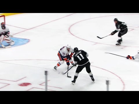 Video: Kopitar sets up Doughty for short-handed goal