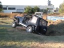 Jeep fuoristrada in pista